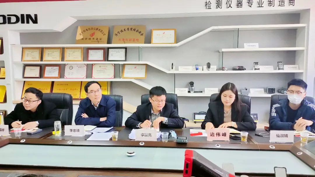 濟(jì)寧市助企攀登調(diào)研保障組一行來訪科電公司以實(shí)際行動(dòng)支持企業(yè)科技創(chuàng)新攀登進(jìn)階